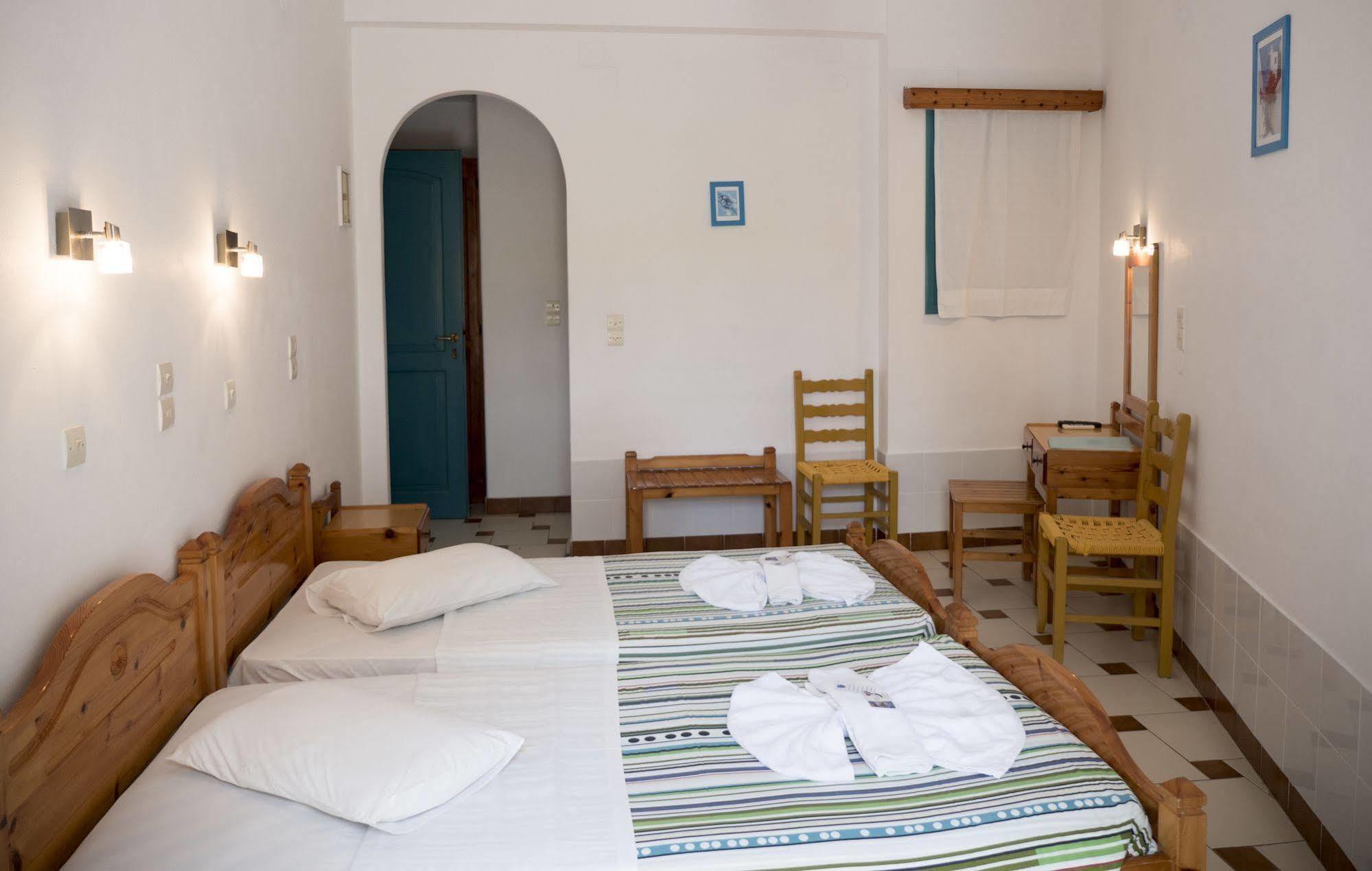 Hotel La Selini Paro Esterno foto